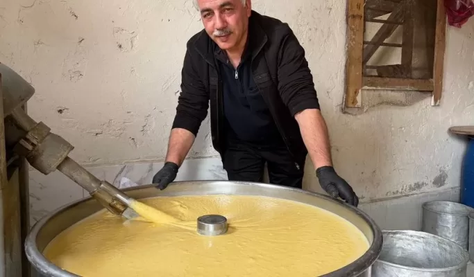 Tam 15 saatte pişiyor: Trabzonluların vazgeçilmezi olan bu ekmeğin tek kovası bin 200 lira